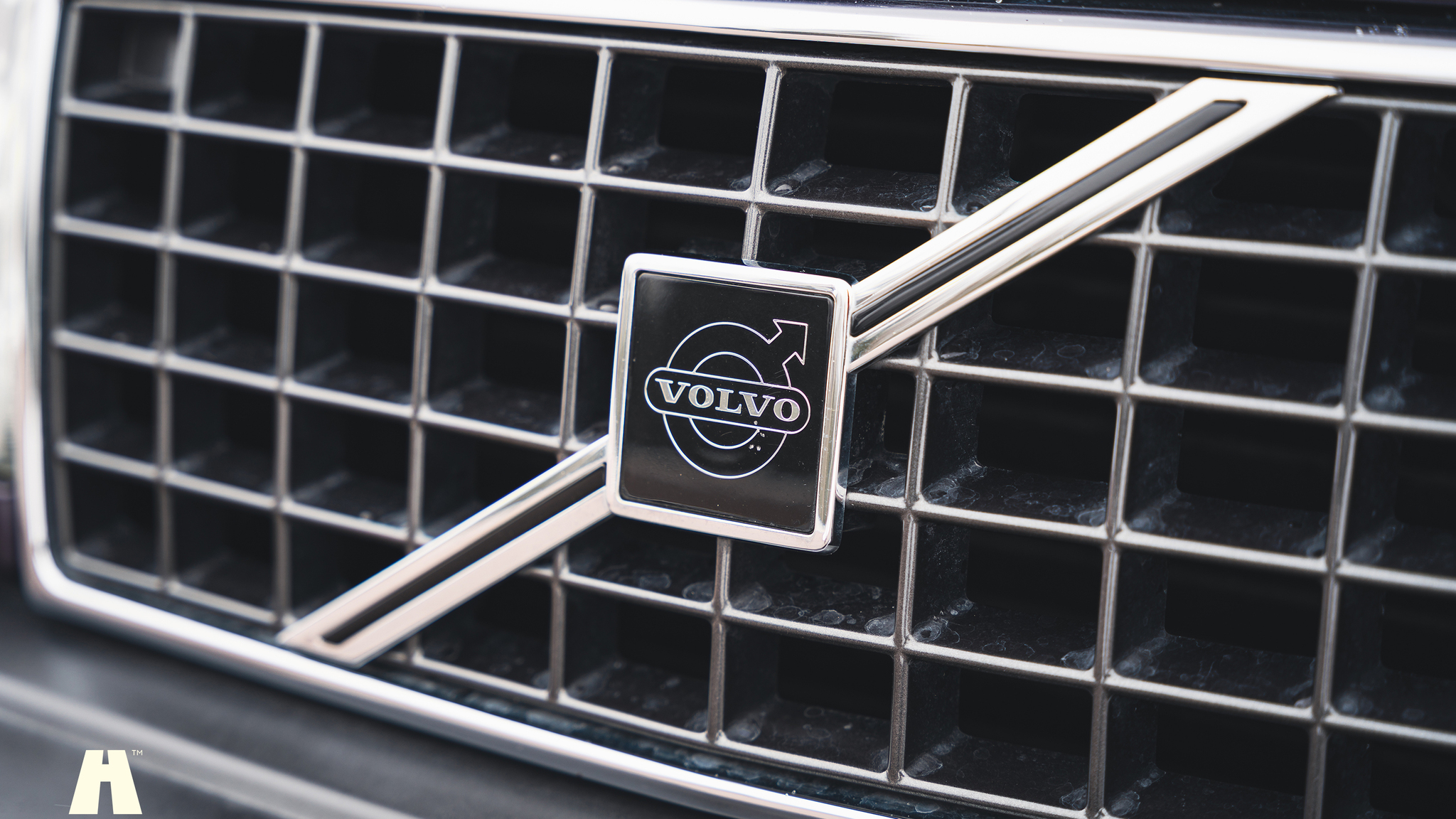 Exterior image of 1995 Volvo 940 SE