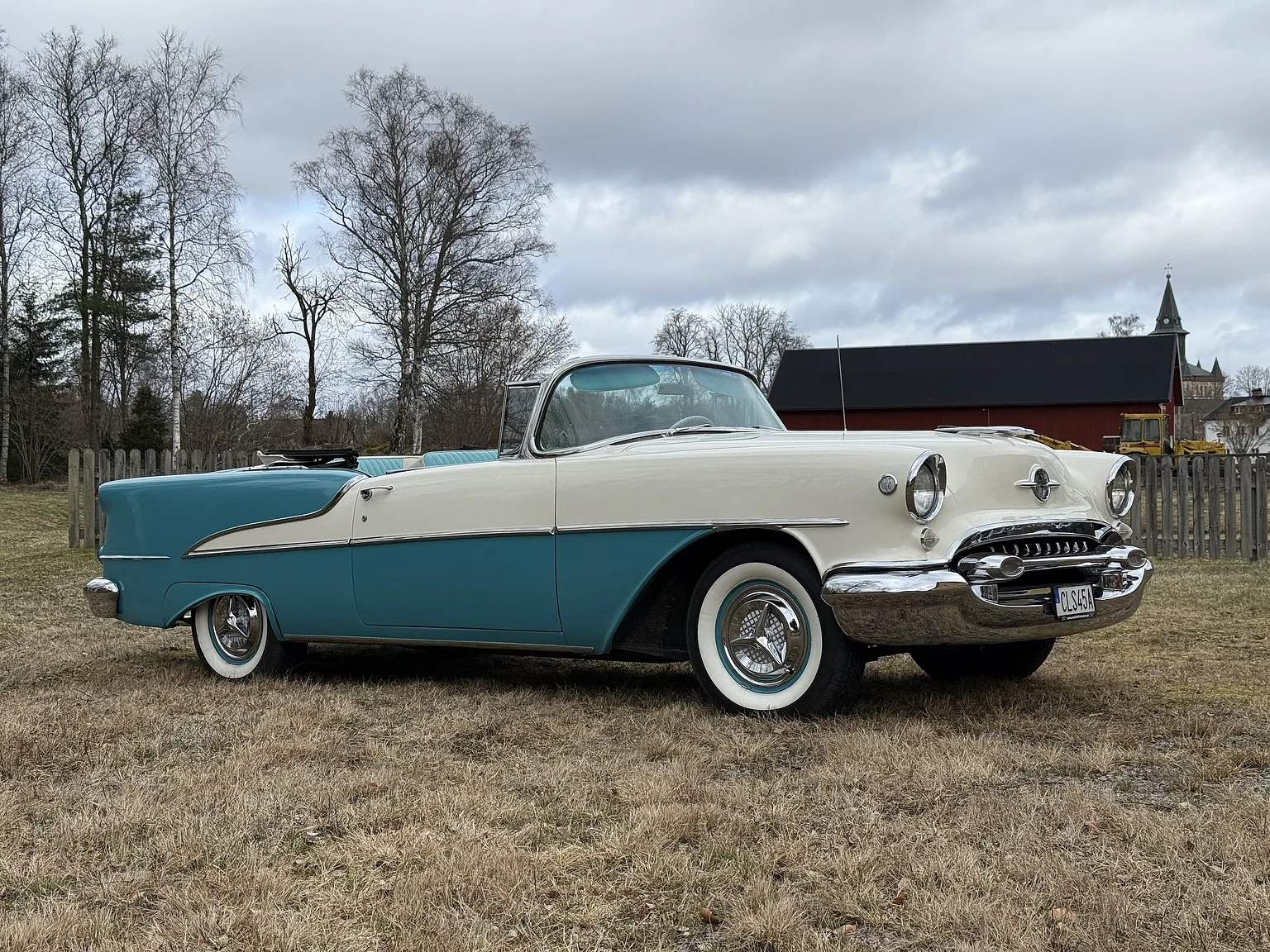 Exteriörbild på 1955 Oldsmobile Super 88 (8)