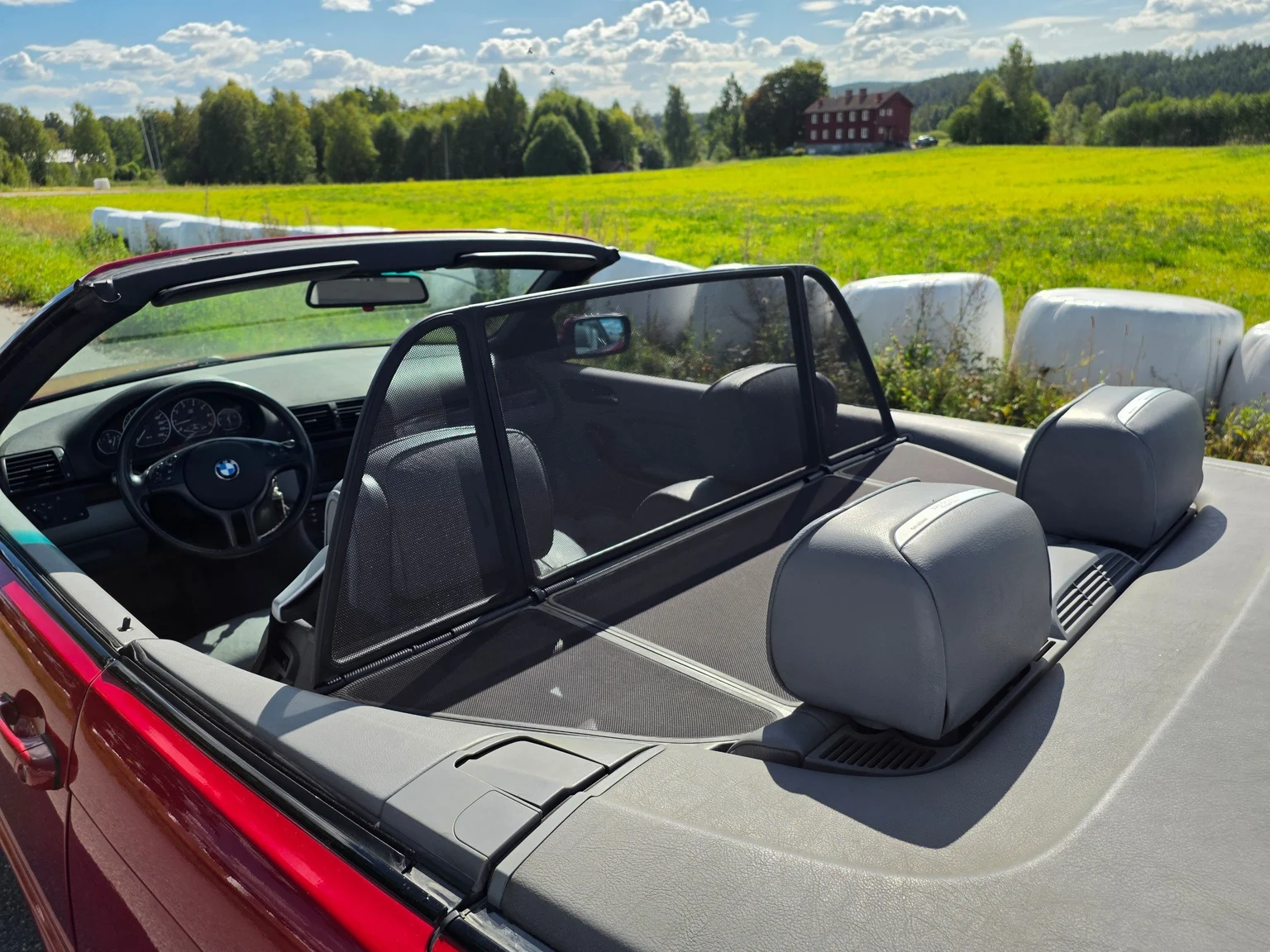Innenraumfoto von 2002 BMW 330Ci Convertible (62)