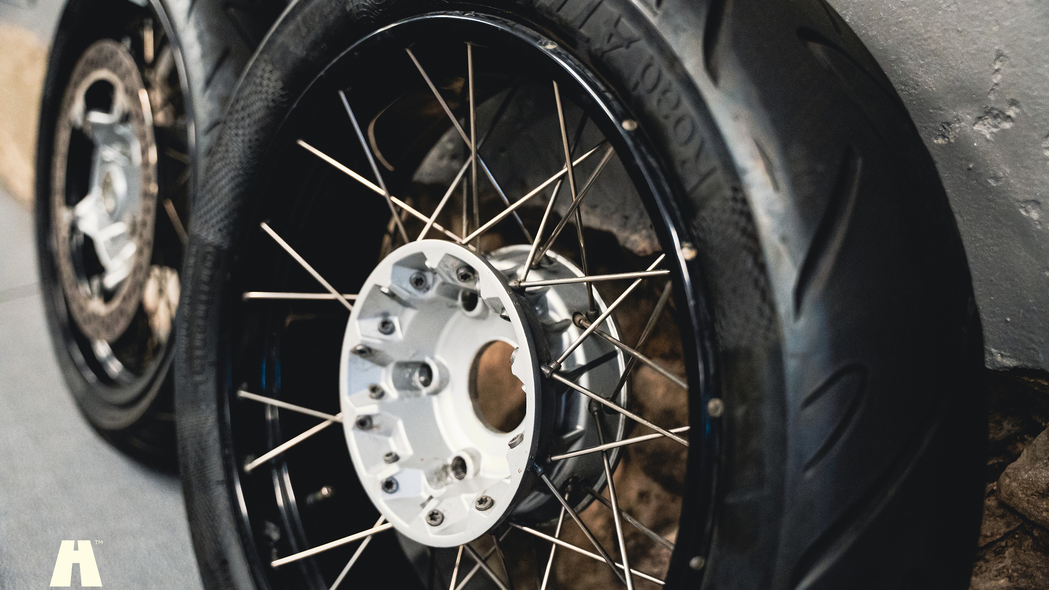 Exterior image of 2006 BMW HP2