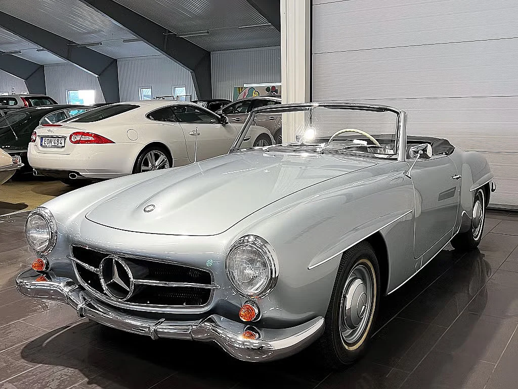 Exteriörbild på 1960 Mercedes 190 SL (2)