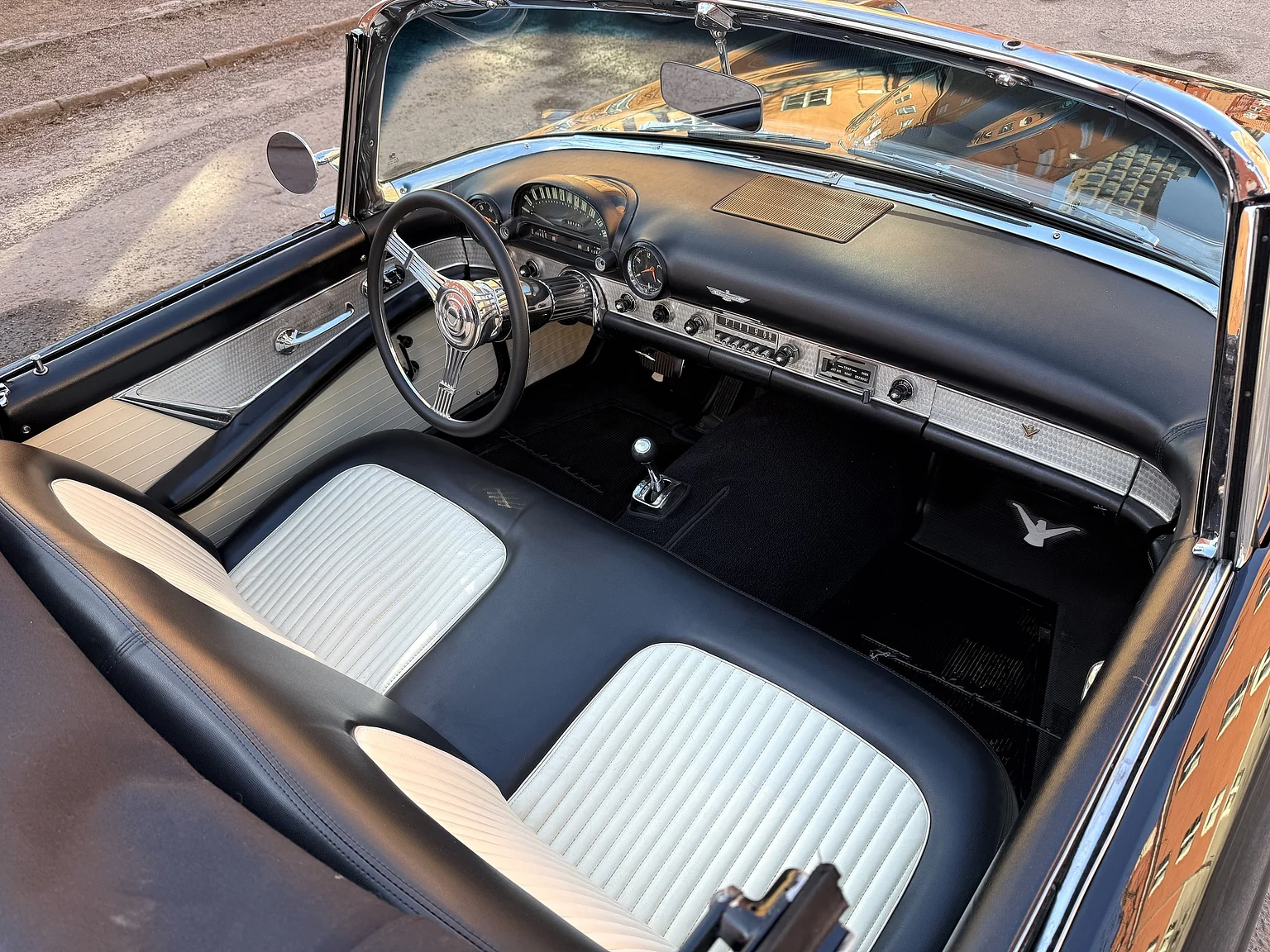 Interiörbild 1955 Ford Thunderbird (33)