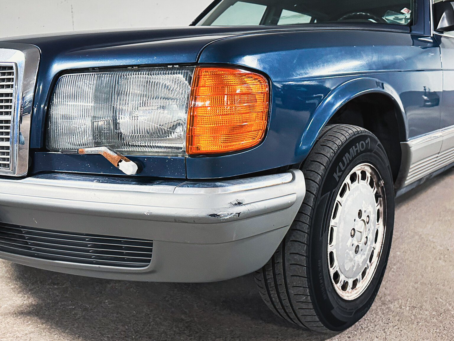 Exterior image of 1985 Mercedes-Benz 500 SEL