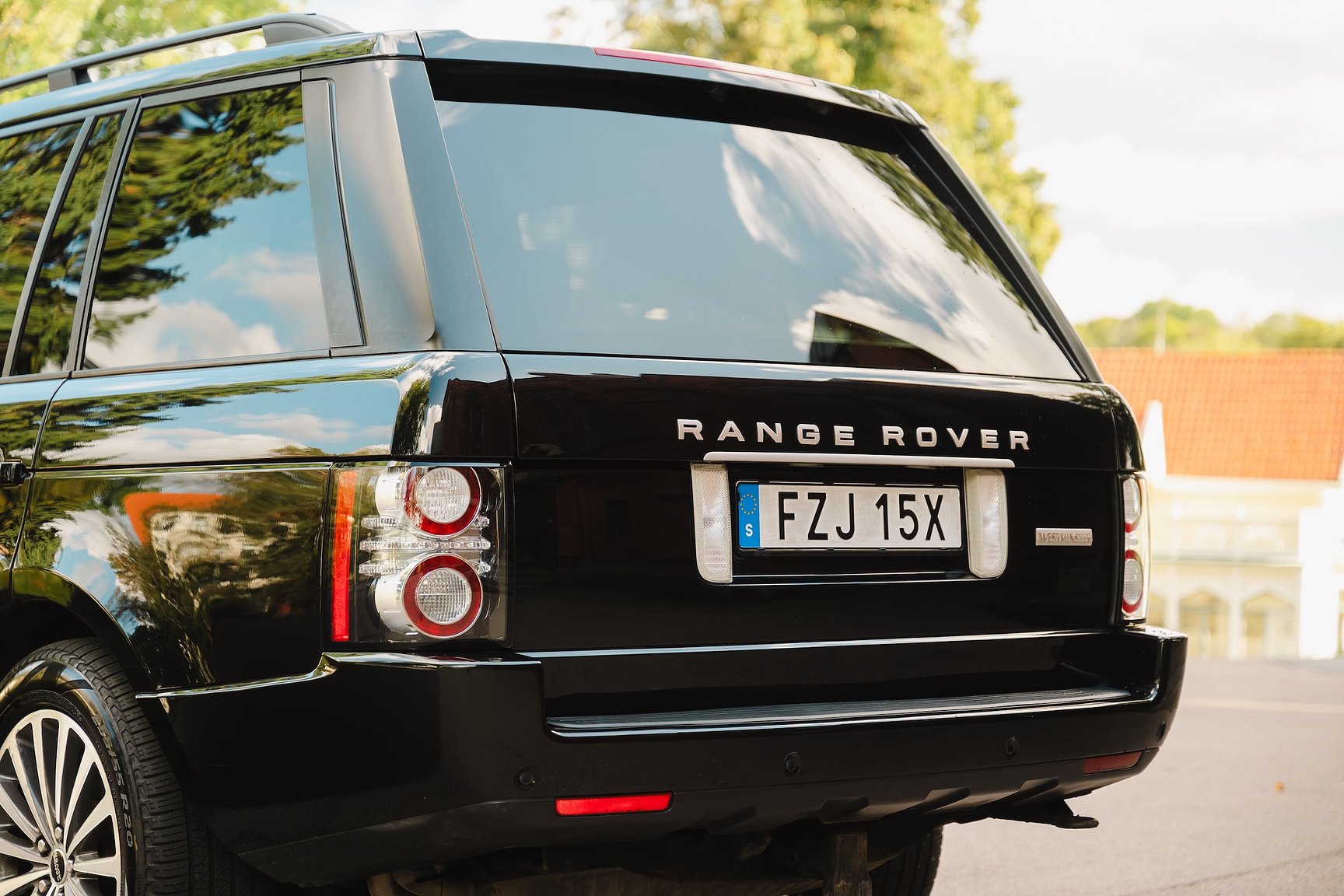 Exterior image of 2012 Range Rover 4.4 TDV8 Westminster 