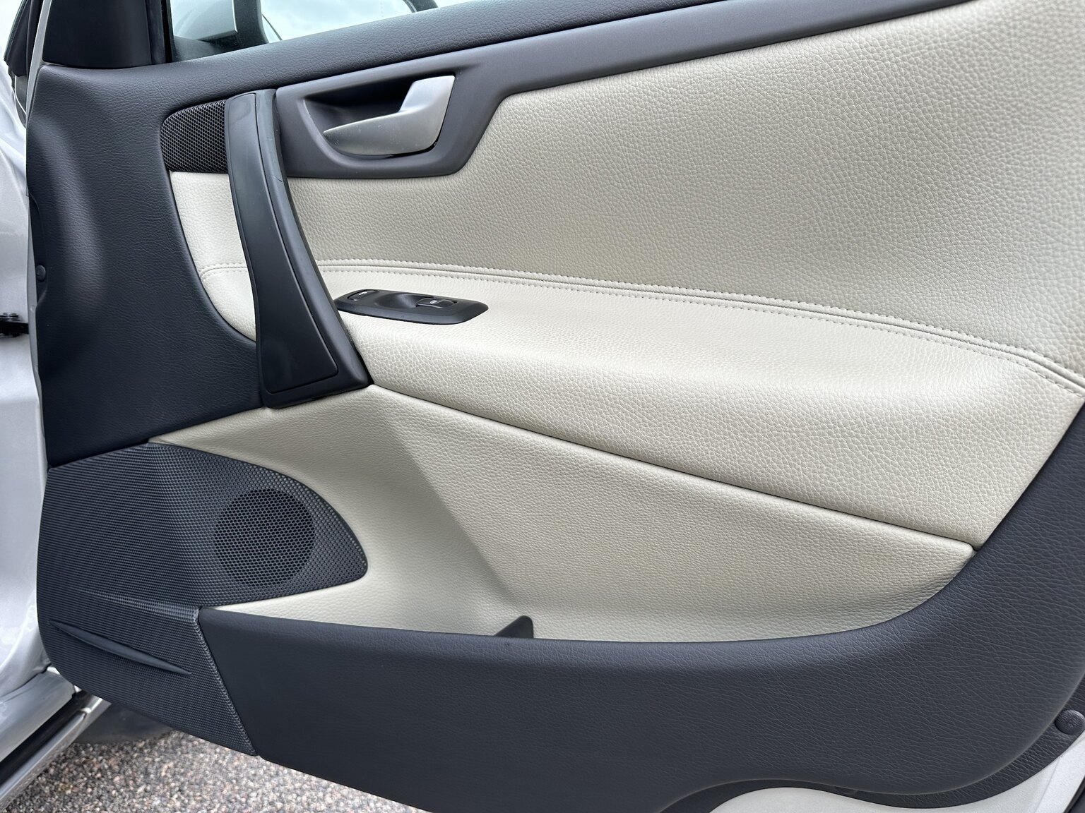 Interior image of 2008 Volvo V70 Classic