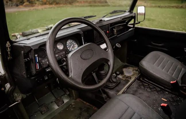 1997 Land Rover Defender Wolf 90 – Interiör