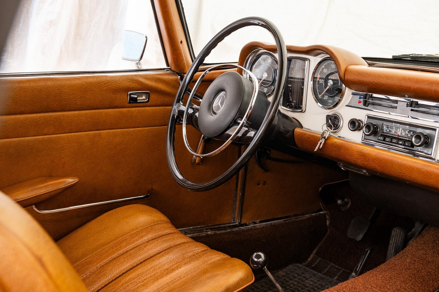 Interiörbild 1968 Mercedes-Benz 280 SL Pagoda (47)