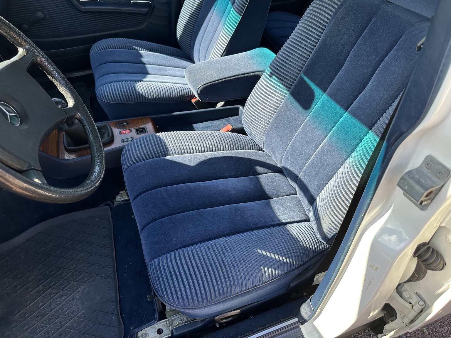 Interior image of 1985 Mercedes-Benz 200