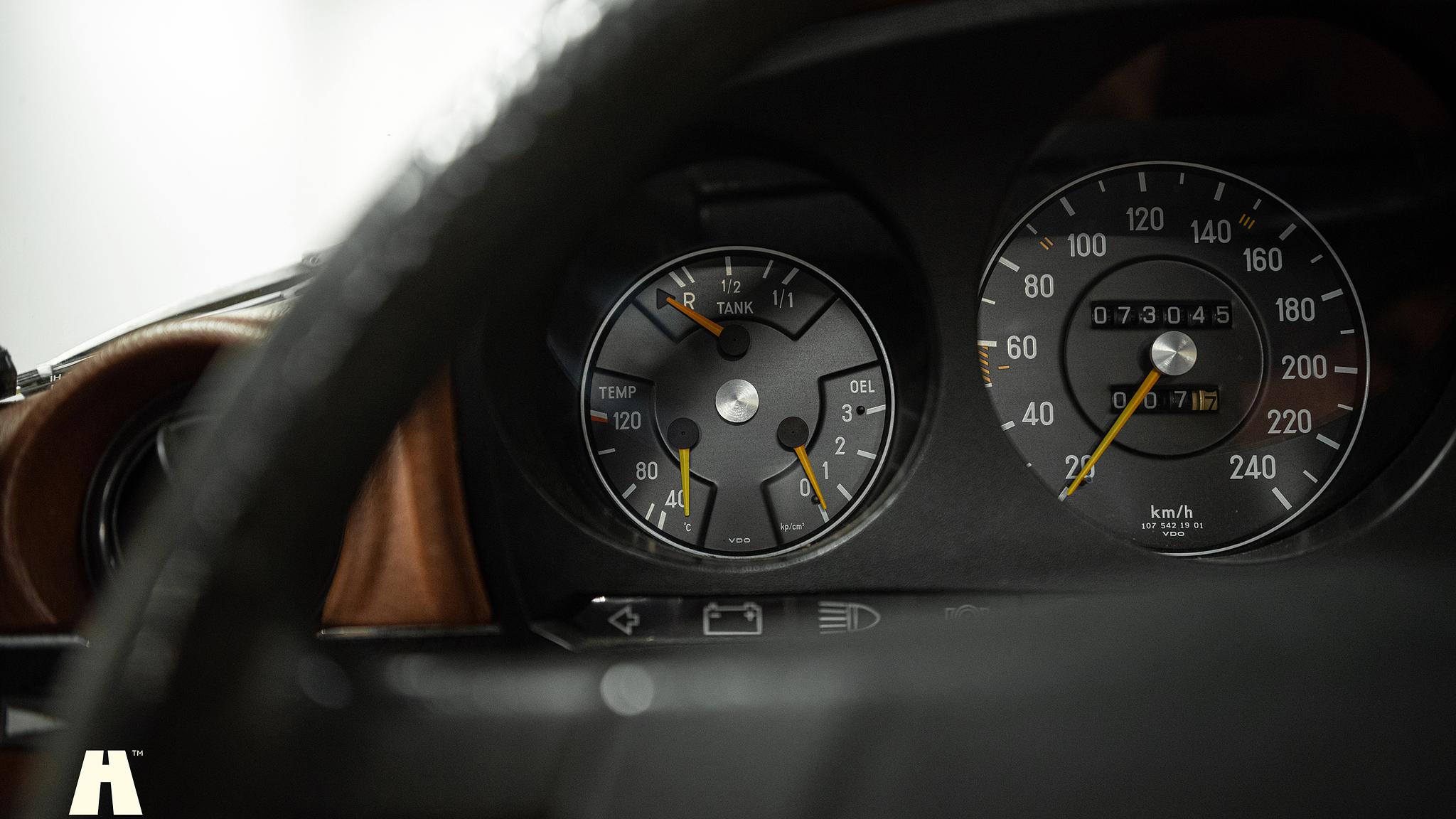 Interior image of 1975 Mercedes SL 350