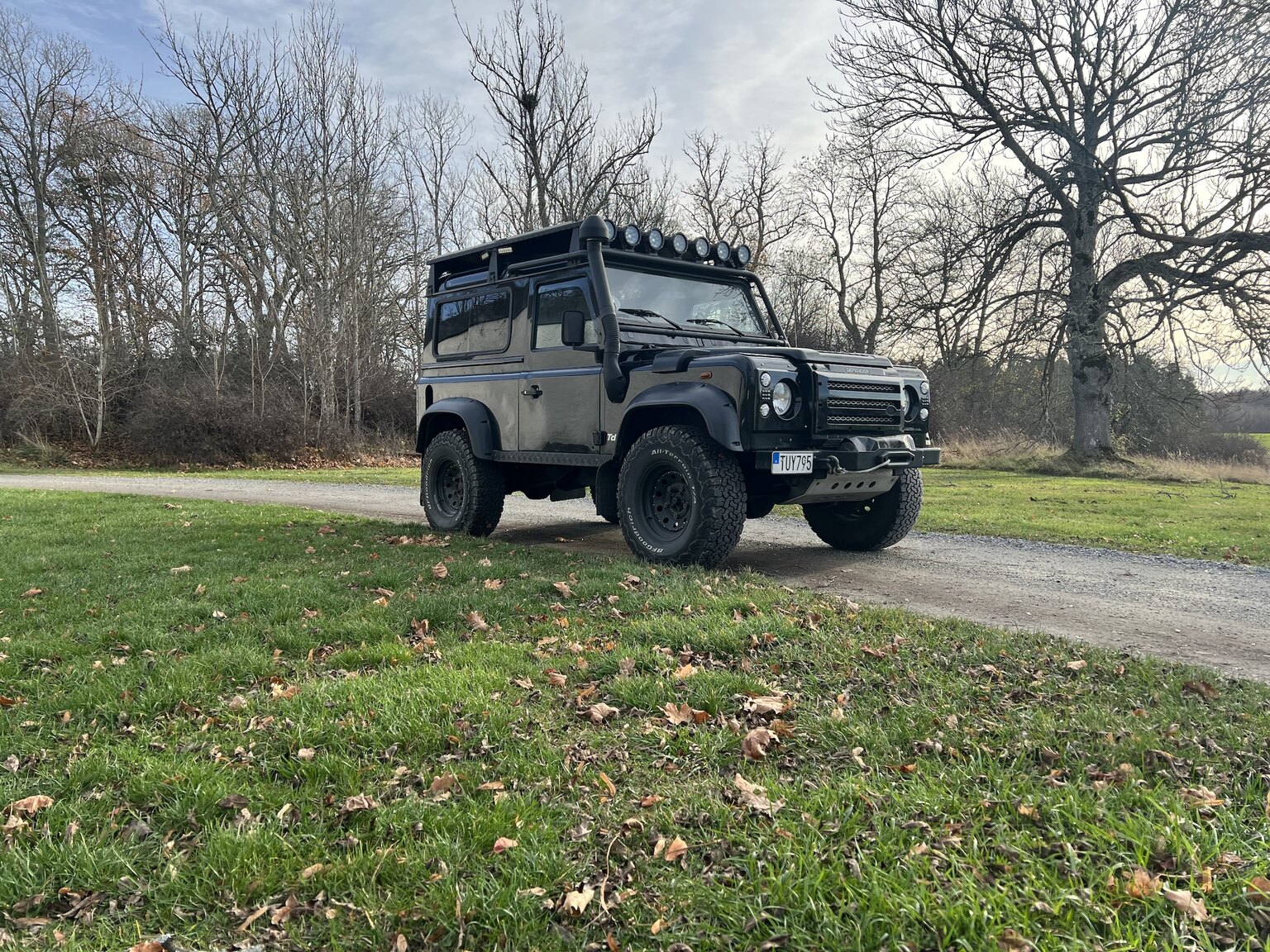 Exterior image of 2002 Land Rover Defender 90 2.5 Td5