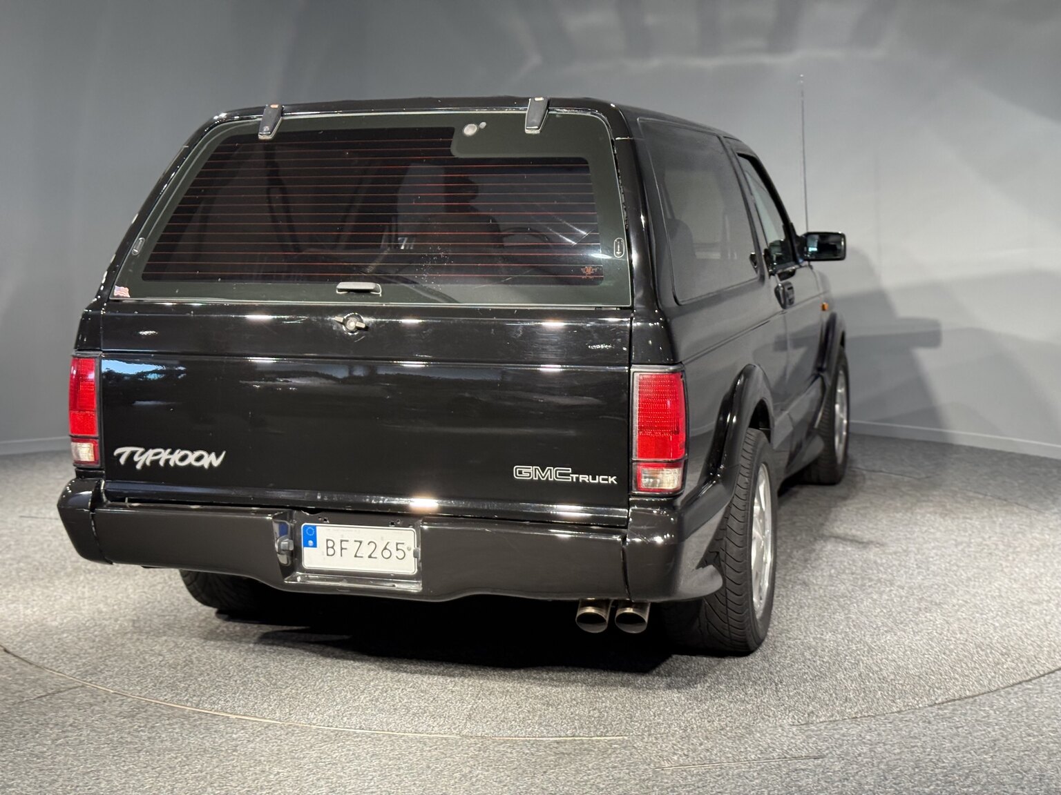 Exterior image of 1992 GMC Typhoon 