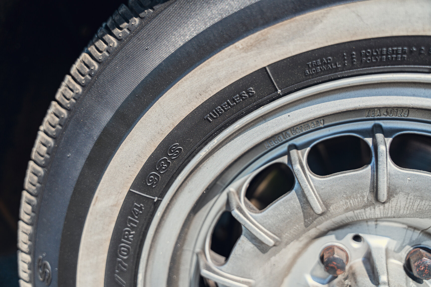 Exterior image of 1976 Mercedes-Benz 450 SLC (77)