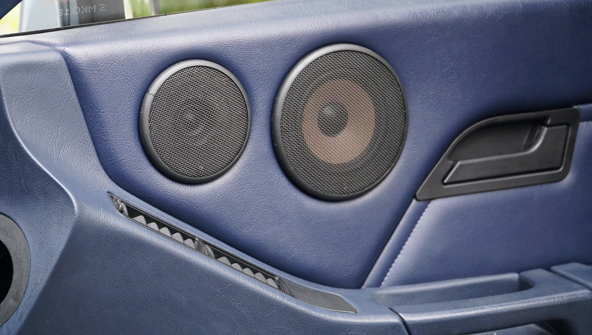 Interior image of 1983 Porsche 928S (27)