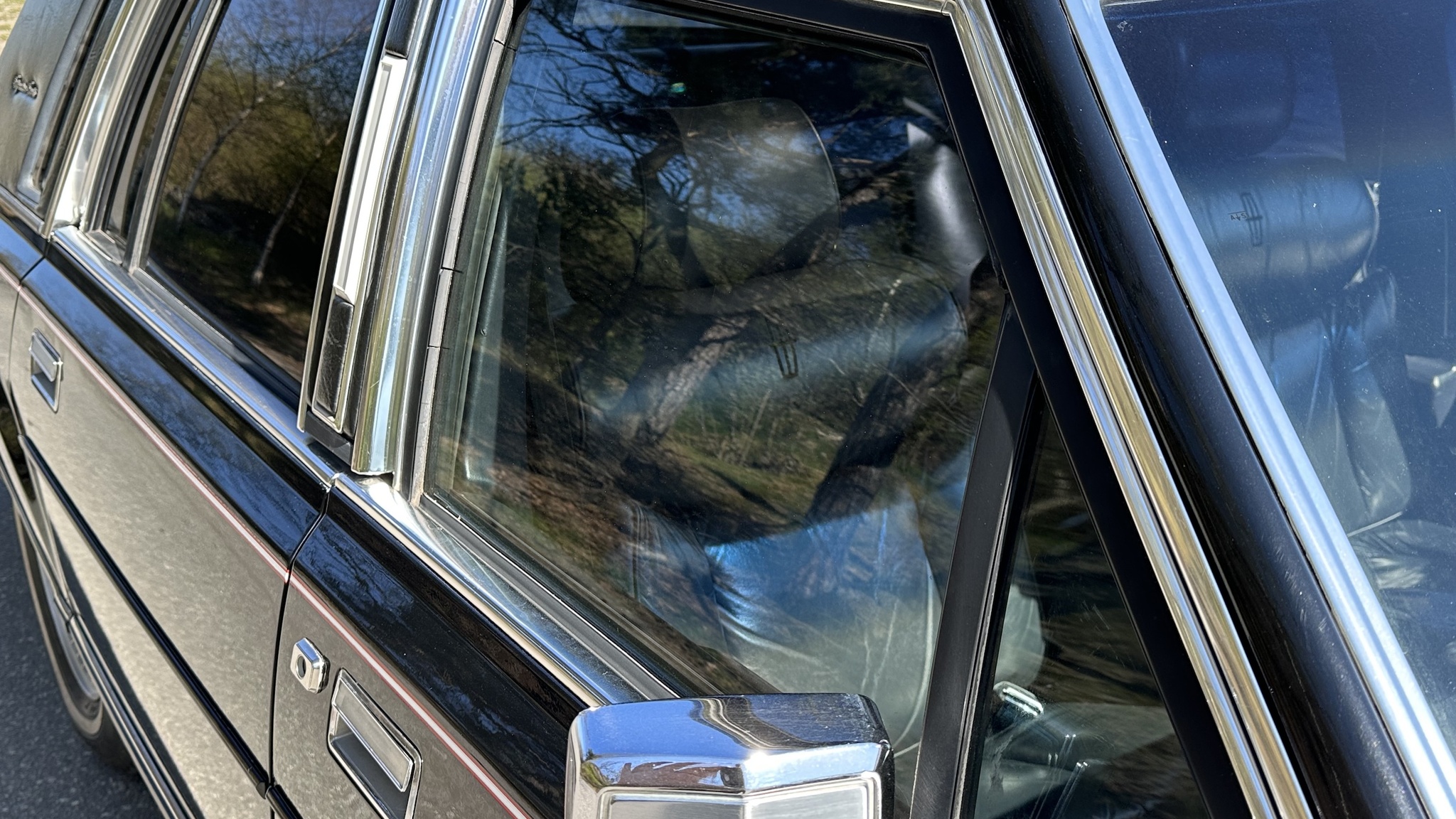 Exterior image of 1988 Lincoln Town Car