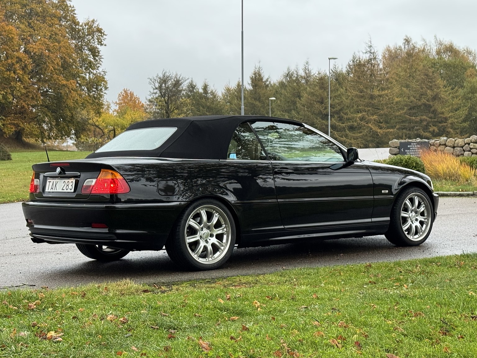 Exteriörbild på 2001 BMW 325IA CAB
