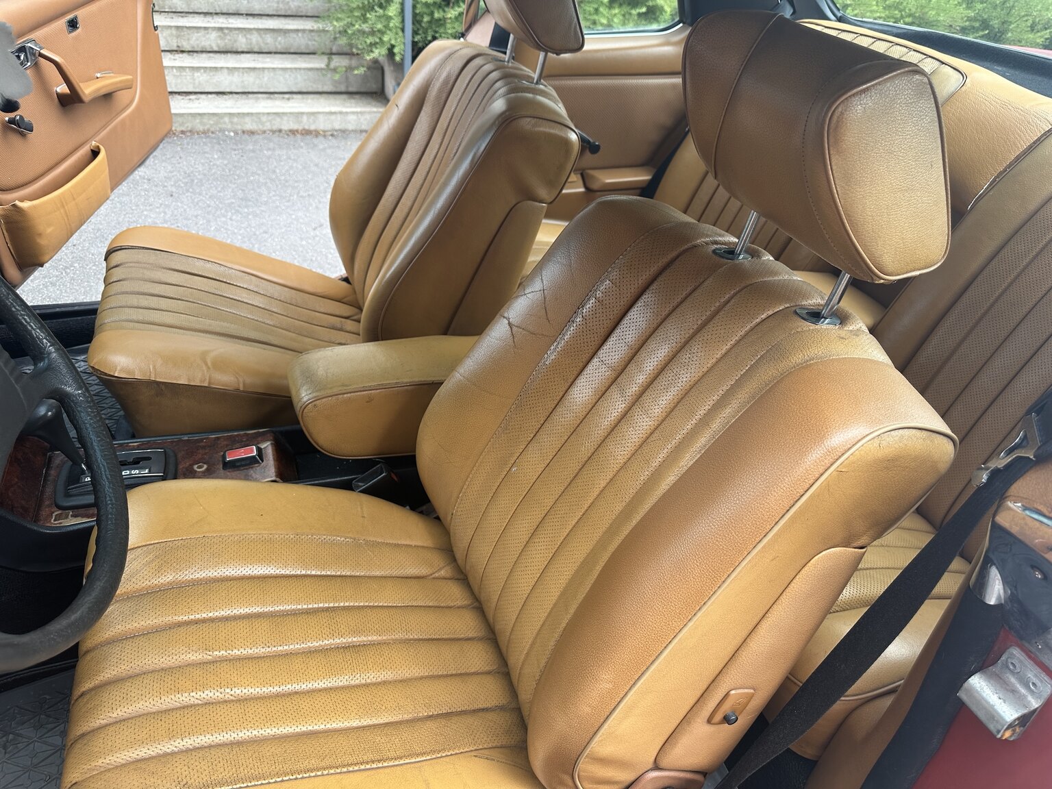 Interior image of 1977 Mercedes-Benz 280 CE