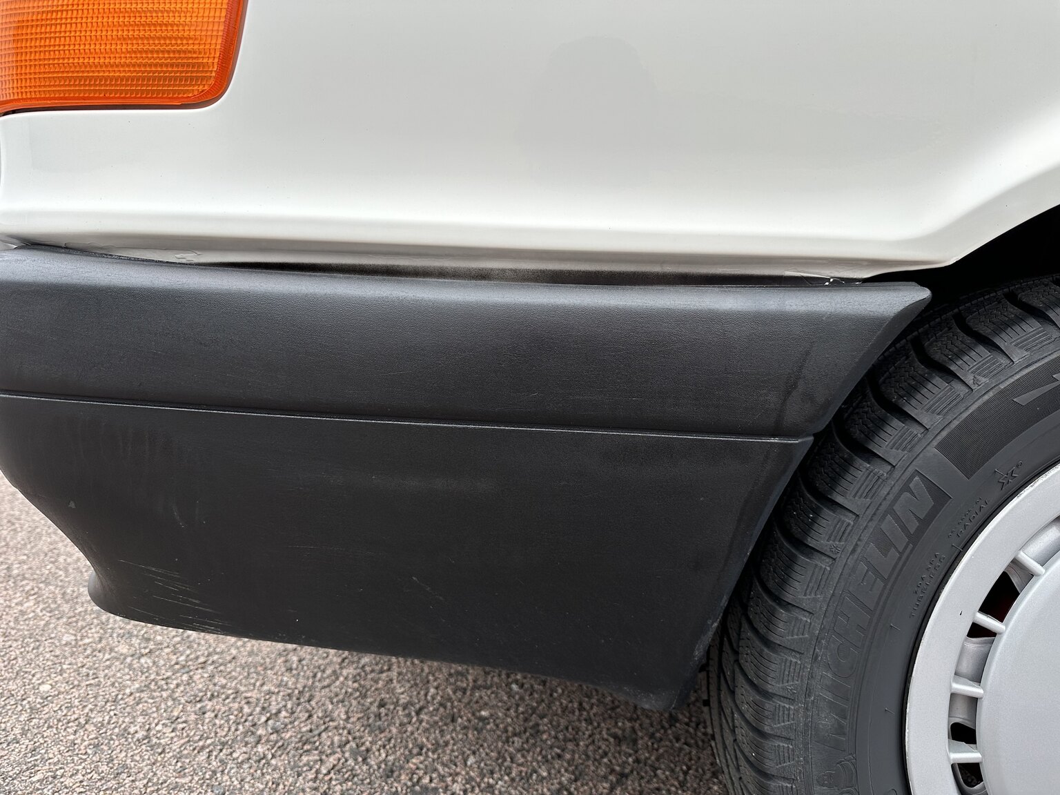 Exterior image of 1988 Audi 80 (58)