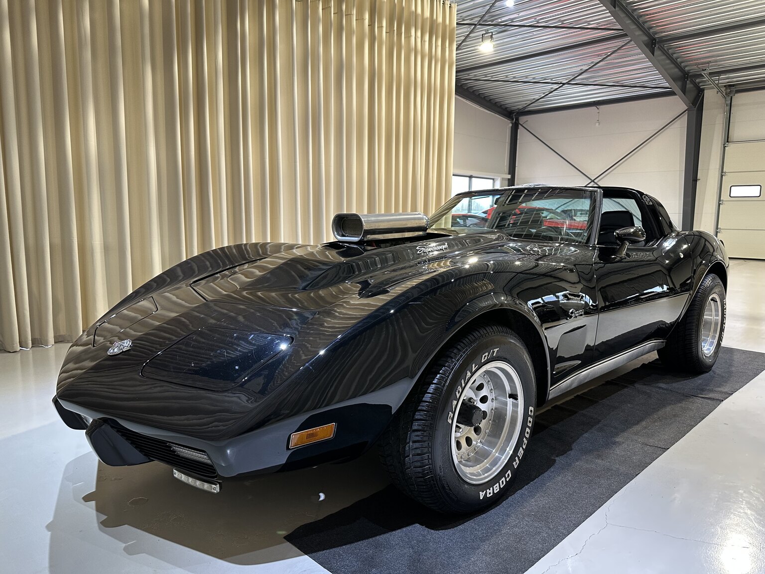 Exterior image of 1975 Chevrolet Corvette Stingray 