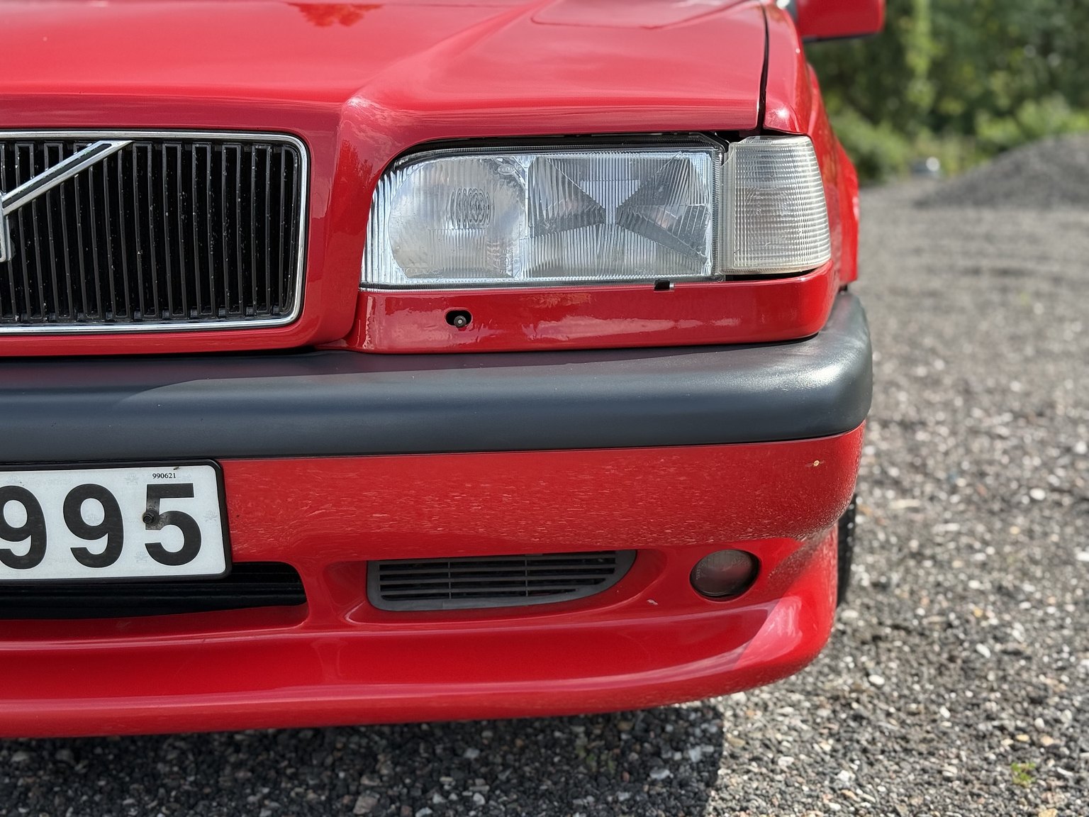 Exterior image of 1996 Volvo 850 R "T-Röd"