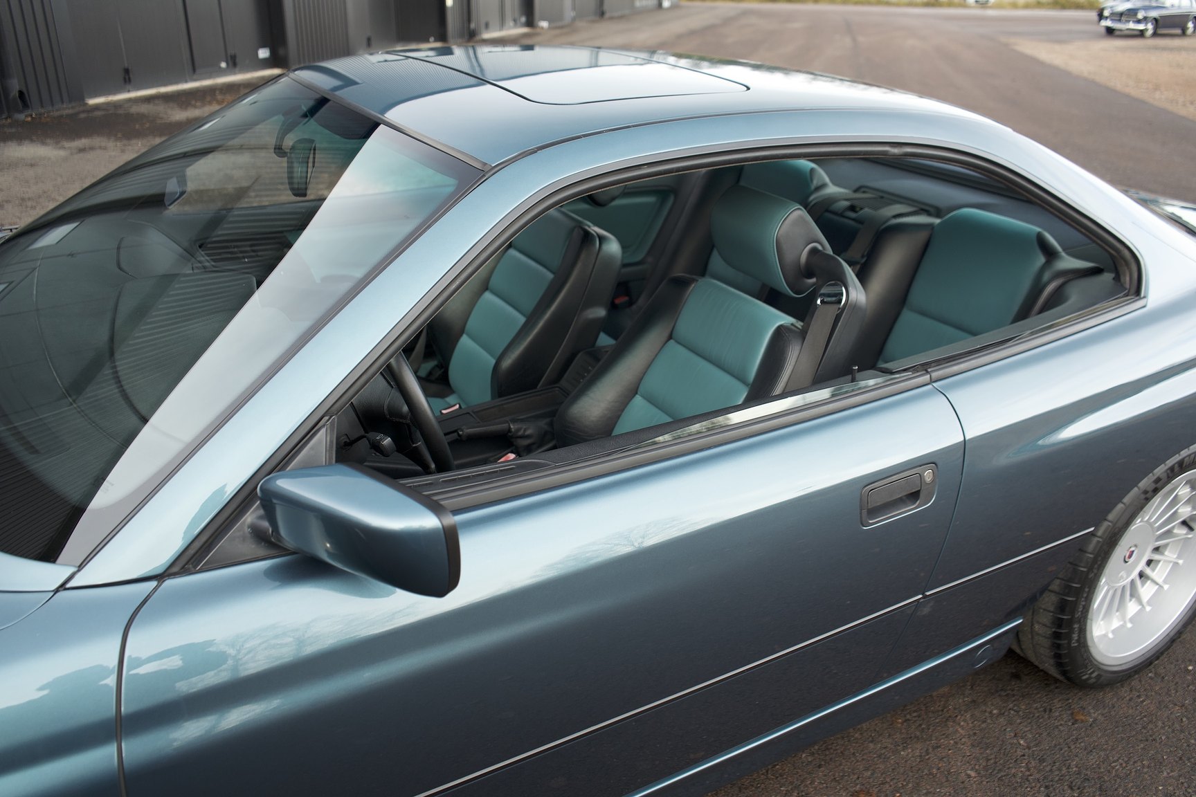 Exteriörbild på 1992 BMW 850i 6-speed manual - NO RESERVE