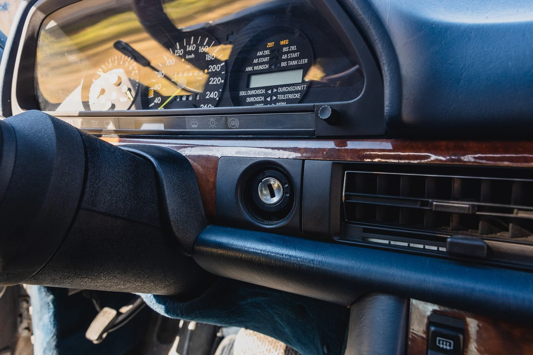 Innenraumfoto von 1986 Mercedes-Benz 560 SEC  (10)