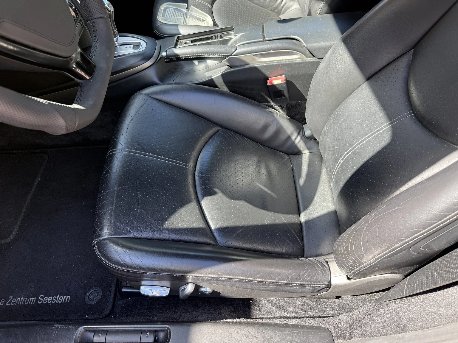 Innenraumfoto von 2008 Porsche 911 Carrera 4 (43)