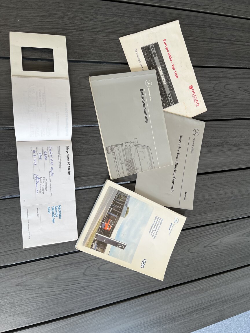 Dokumentation för 1990 Mercedes-Benz 230 E