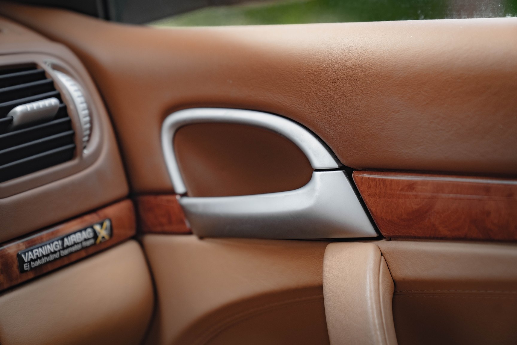 Interior image of 2005 Porsche Cayenne Turbo WLS