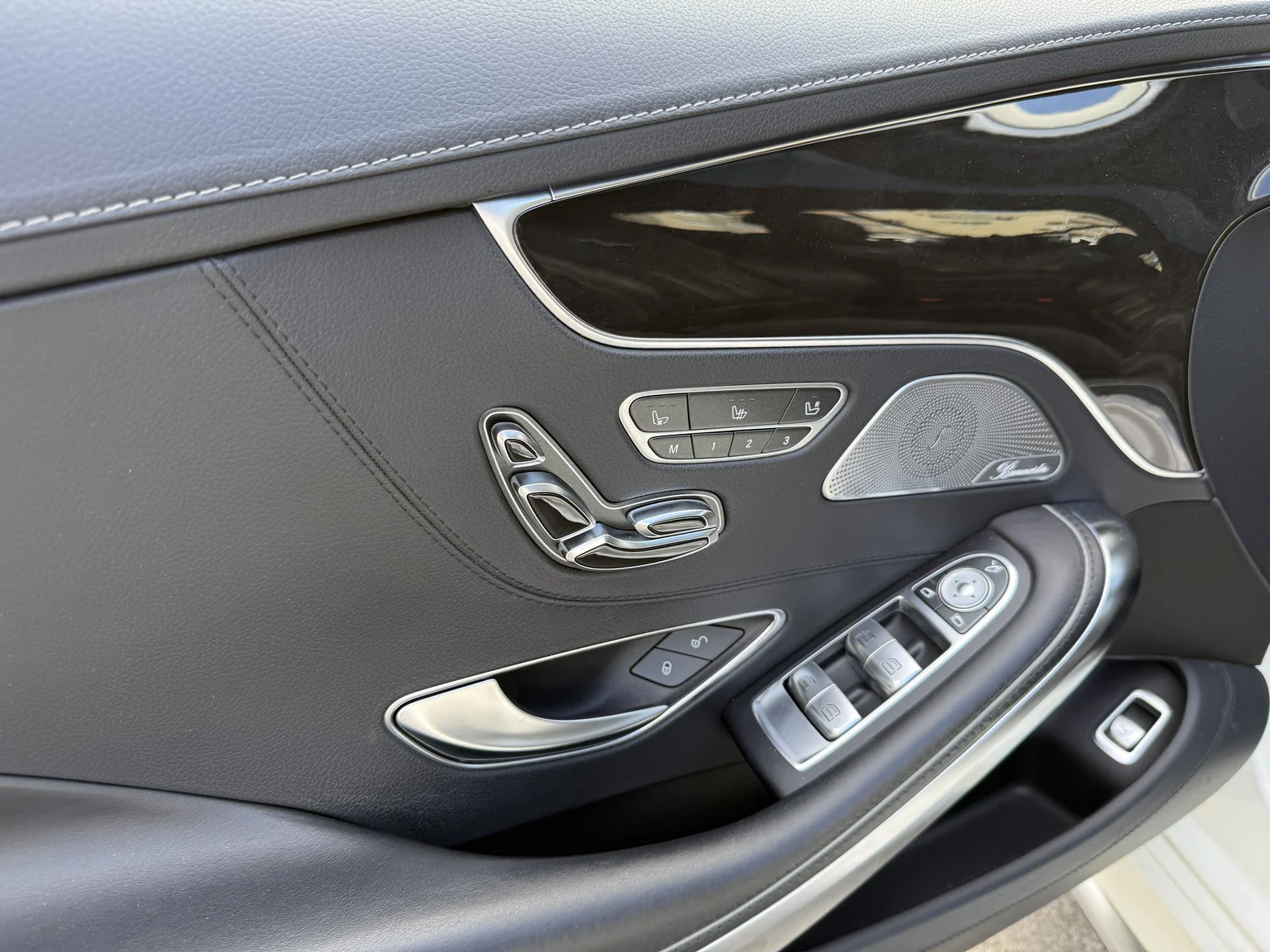 Innenraumfoto von 2016 Mercedes-Benz S 63 AMG 4MATIC (6)
