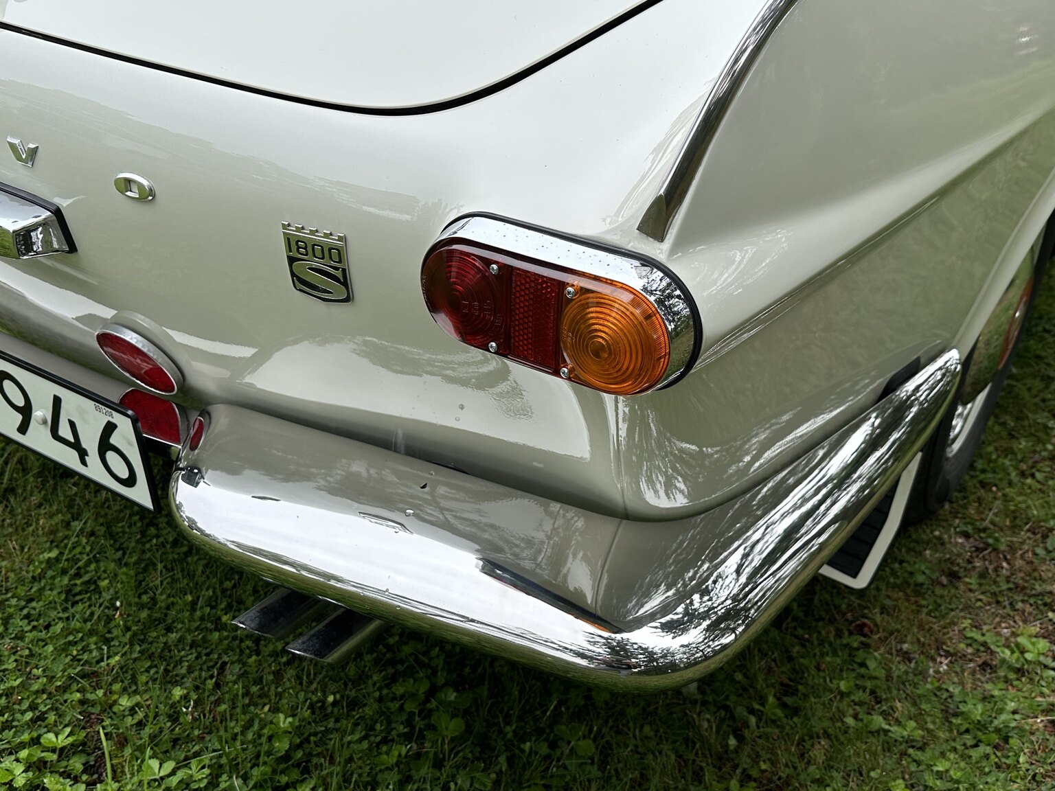 Exterior image of 1964 Volvo P 1800 S