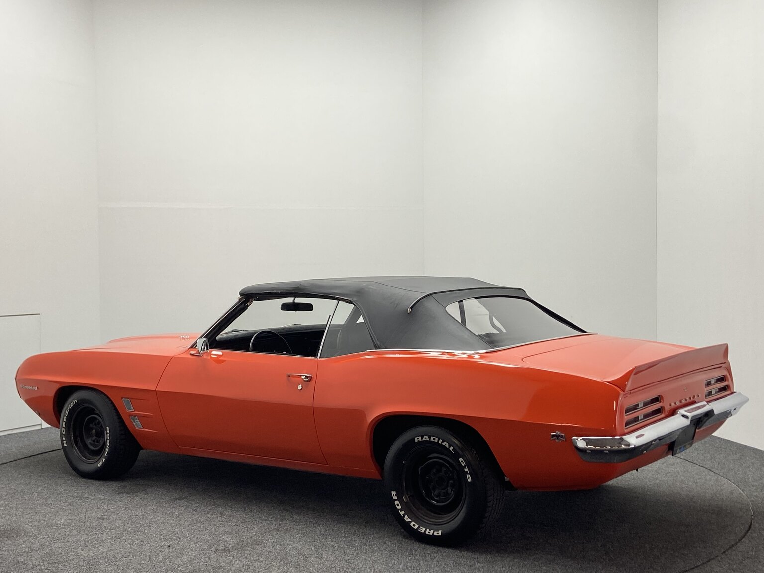 Exteriörbild på 1969 Pontiac Firebird