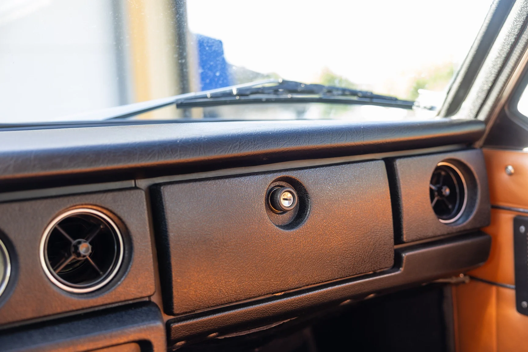 Interior image of 1973 Volvo 164E (27)
