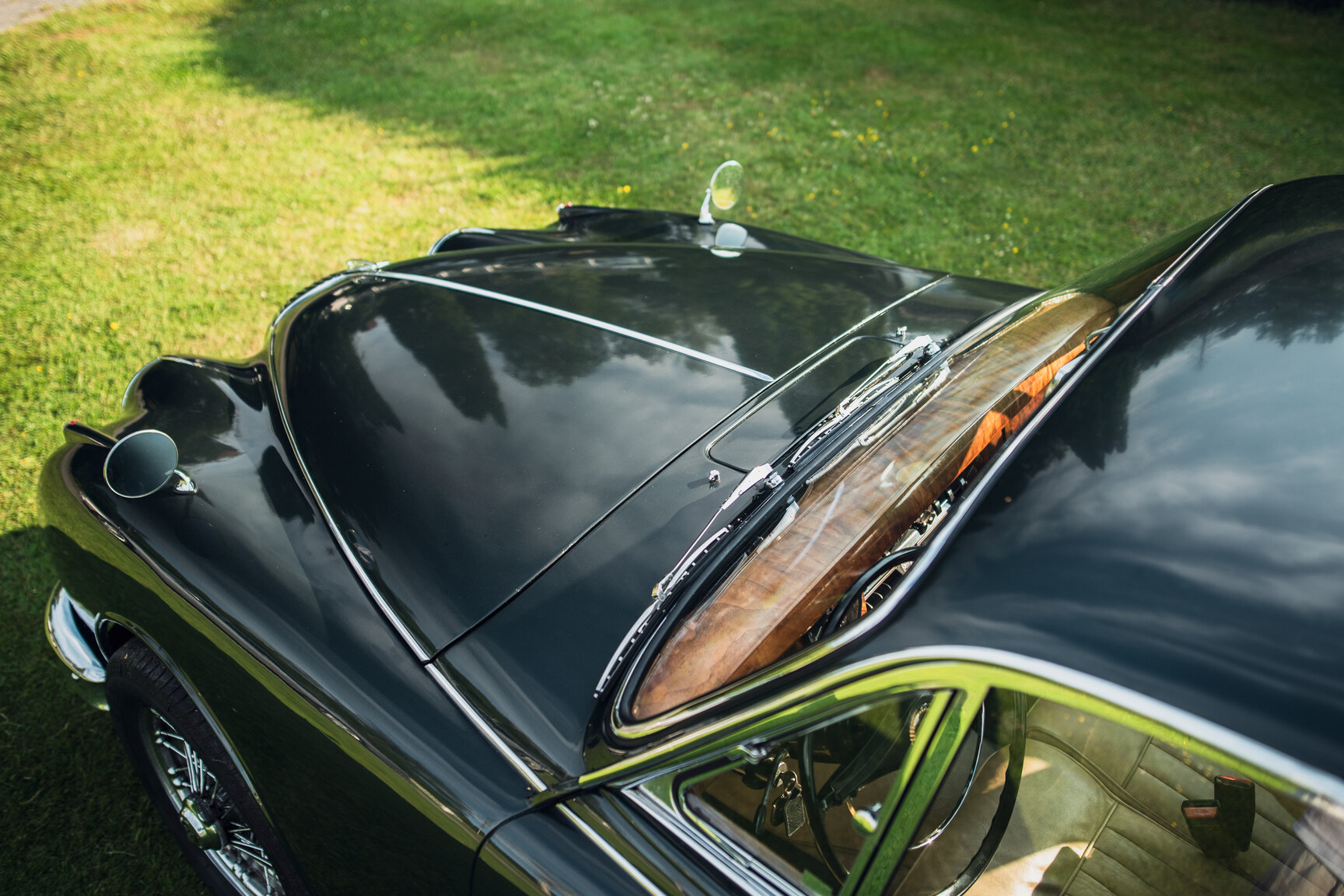 Exterior image of 1965 Daimler 250 V8