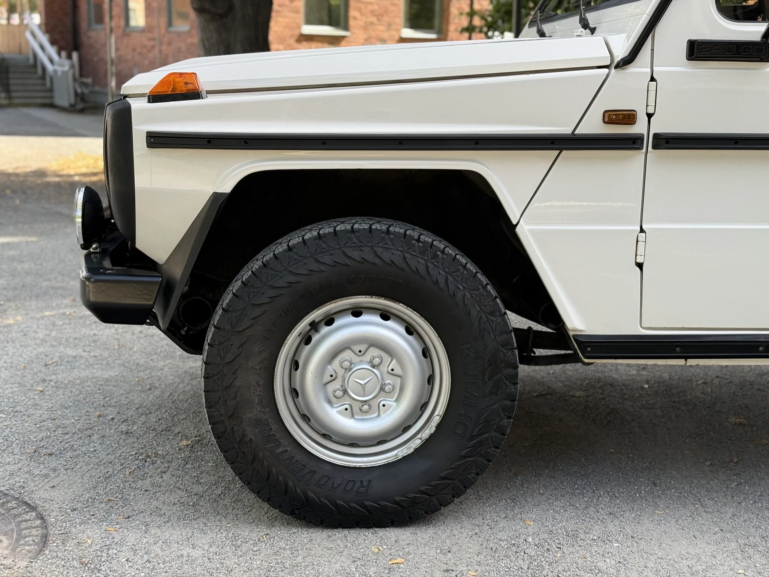 Exteriörbild på 1981 Mercedes-Benz 240 GD (17)