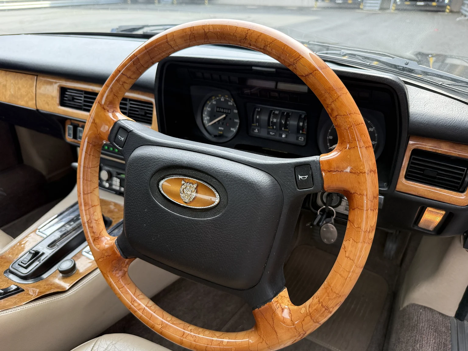 Innenraumfoto von 1985 Jaguar XJS HE (12)