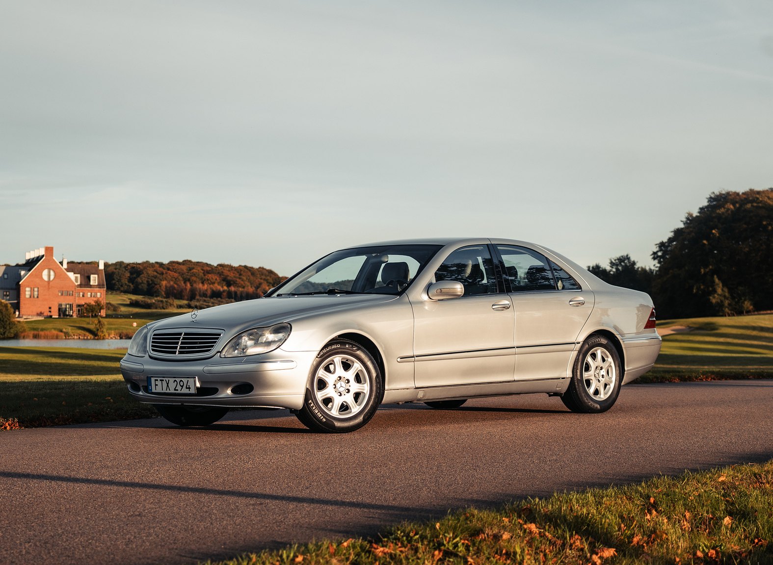 Exteriörbild på 1999 Mercedes-Benz S 320