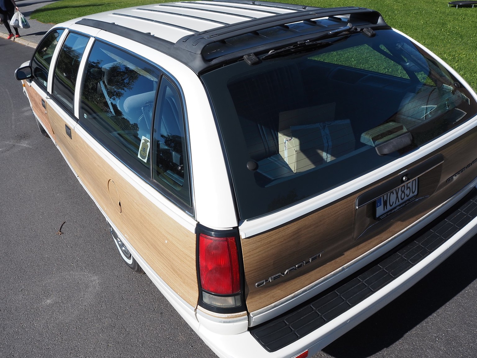 Exterior image of 1993 Chevrolet Caprice Classic Wagon 5.7 V8 