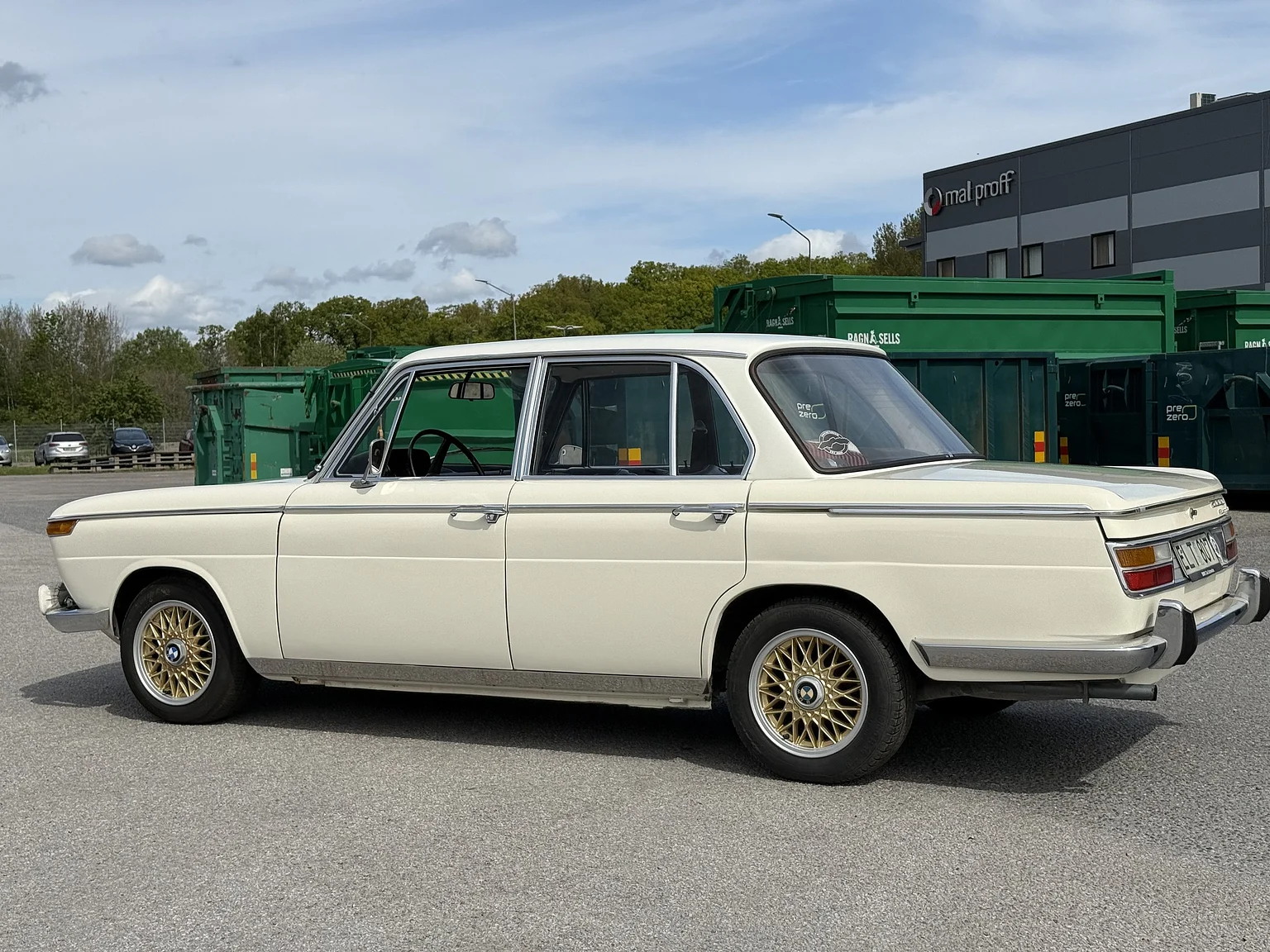 Exteriörbild på 1970 BMW New Class 4-dörrars Sedan (10)