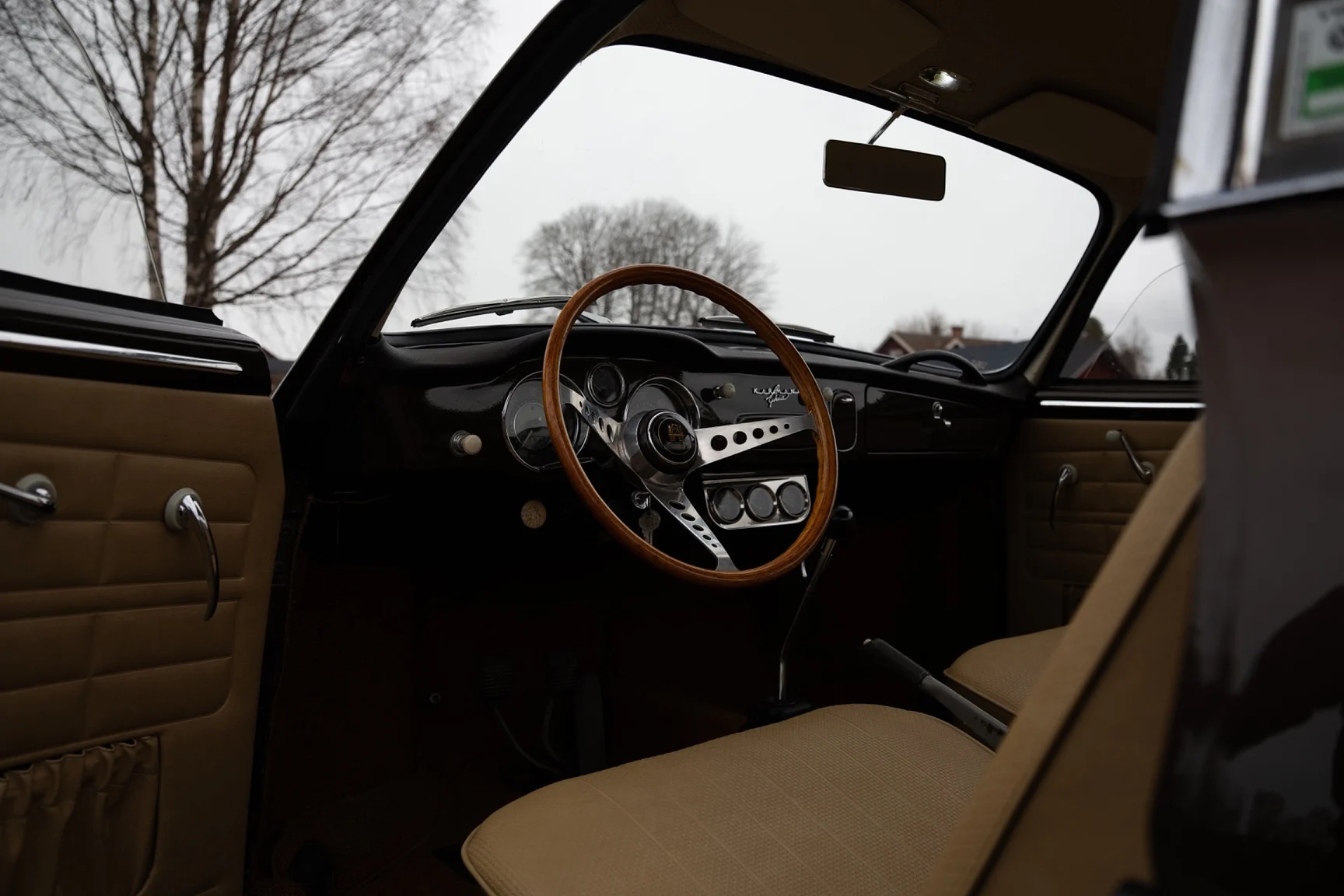 Innenraumfoto von 1962 Volkswagen 1200 Karmann Coupe (2)