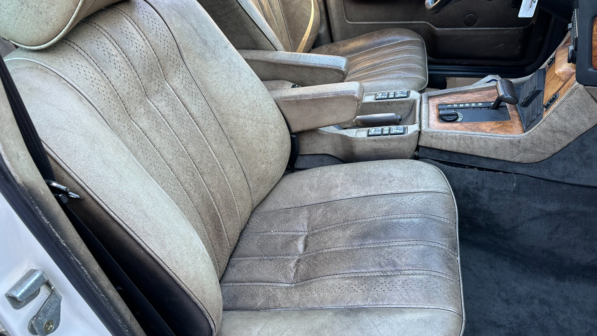 Interiörbild 1984 BMW 745i Executive Automat