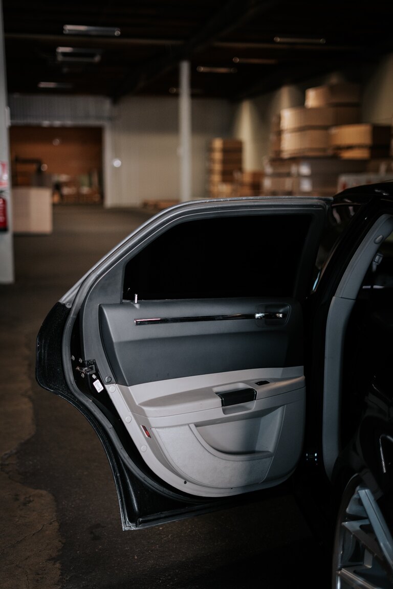 Innenraumfoto von 2006 Chrysler 300C SRT-8 (18)