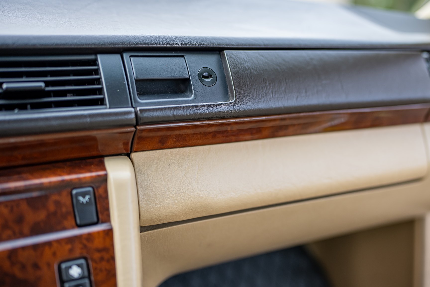 Interiörbild 1992 Mercedes-Benz 300 CE-24