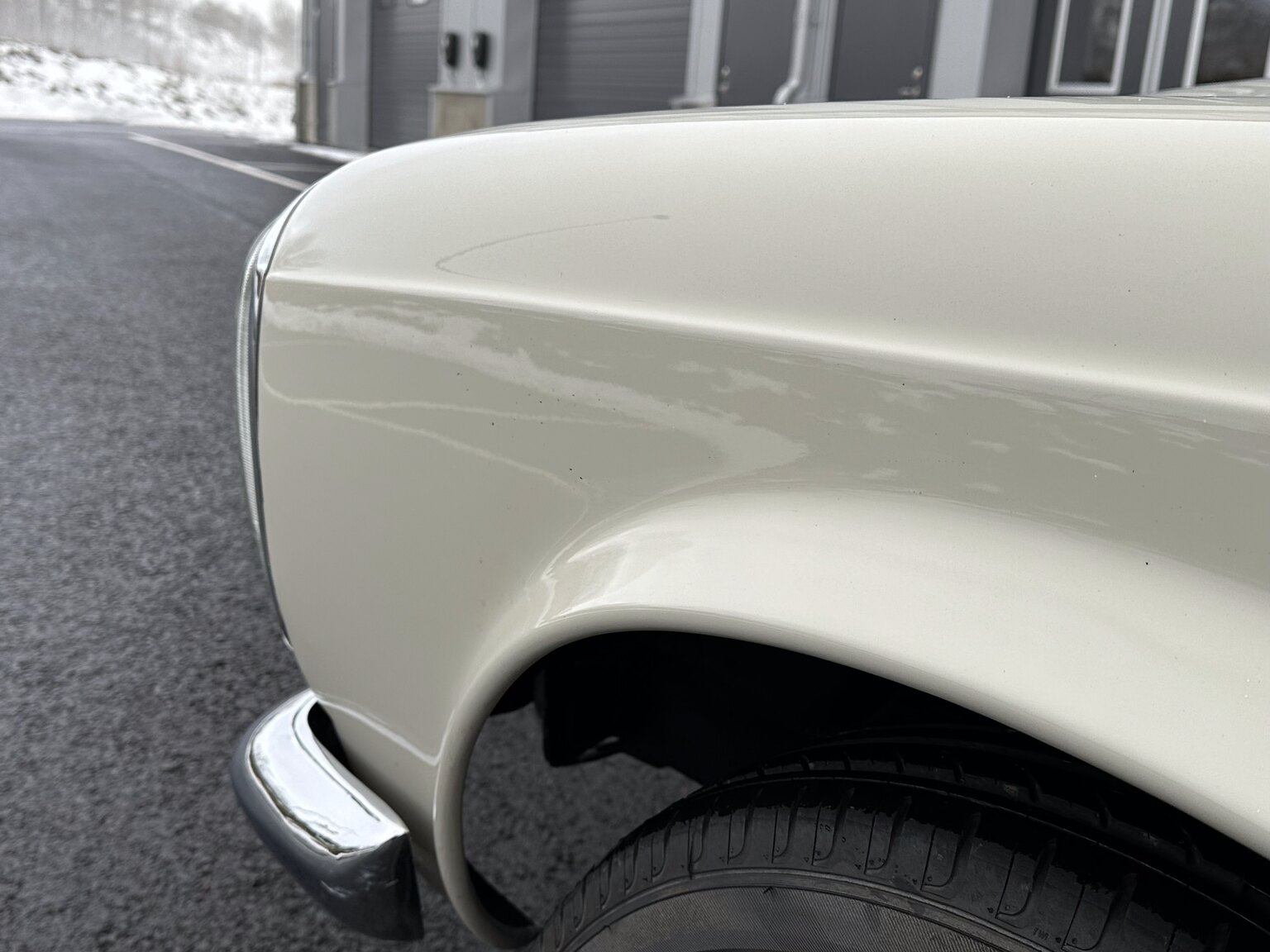 Exterior image of 1968 Mercedes Benz SL 280 Pagoda