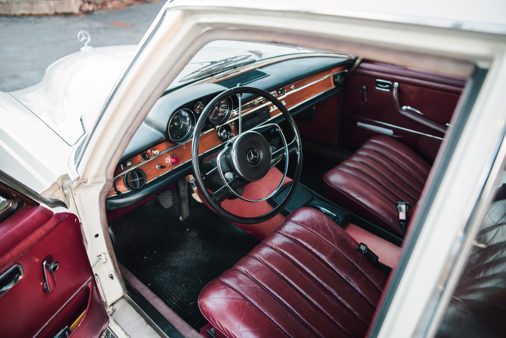 Interior image of 1967 Mercedes-Benz 250 S