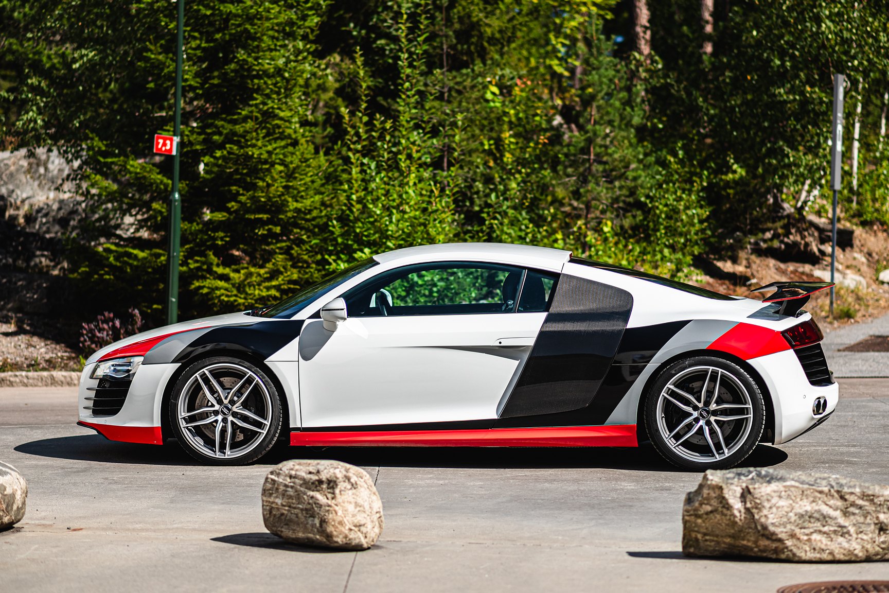 Exterior image of 2008 Audi R8 4.2 V8 Turbo Manuell