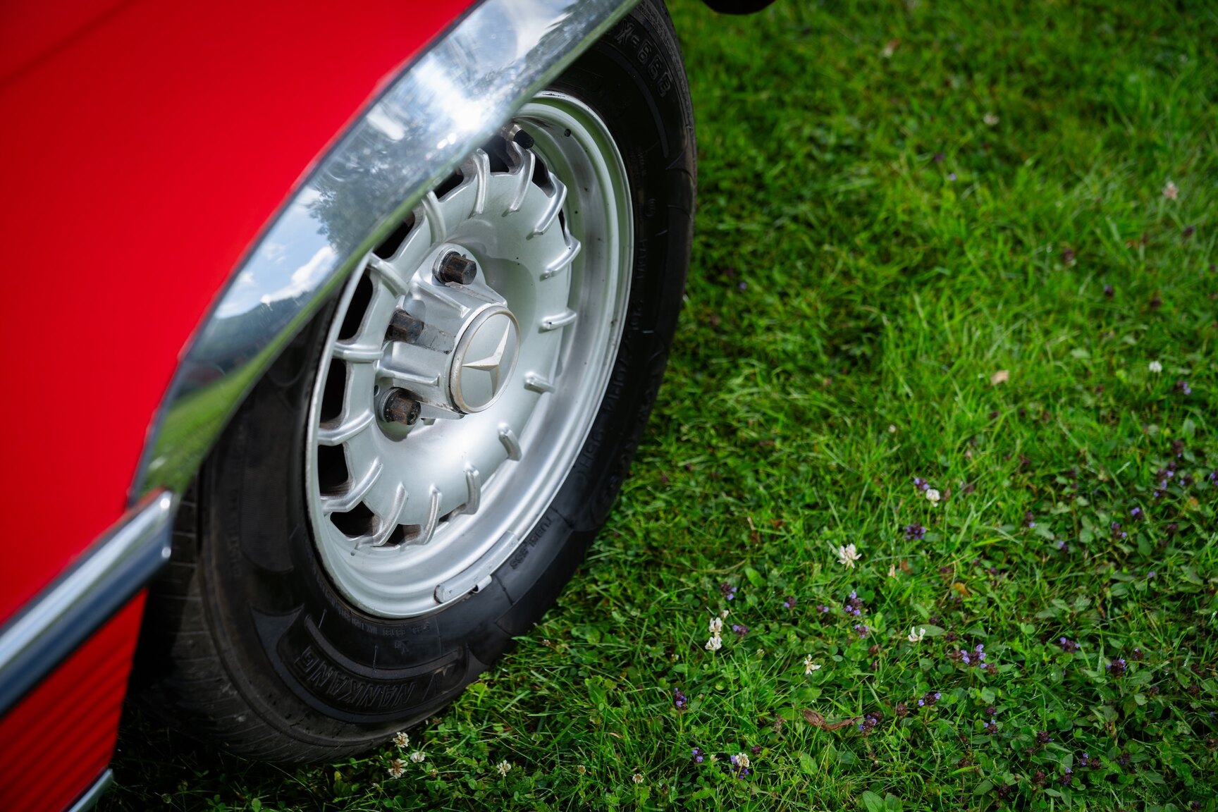 Exterior image of 1975 Mercedes-Benz 350 SLC