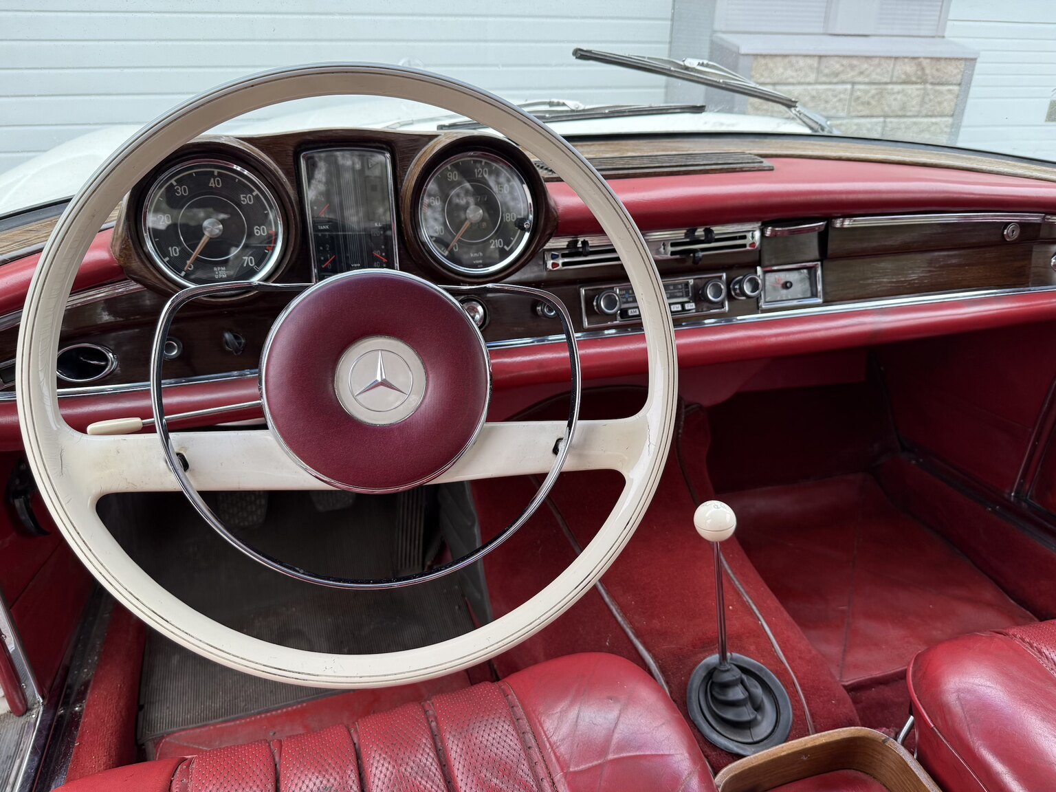 Interiörbild 1963 Mercedes-Benz 220 SE