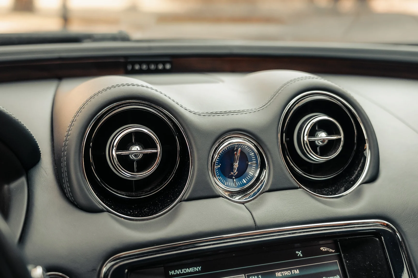 Innenraumfoto von 2012 Jaguar XJ (21)