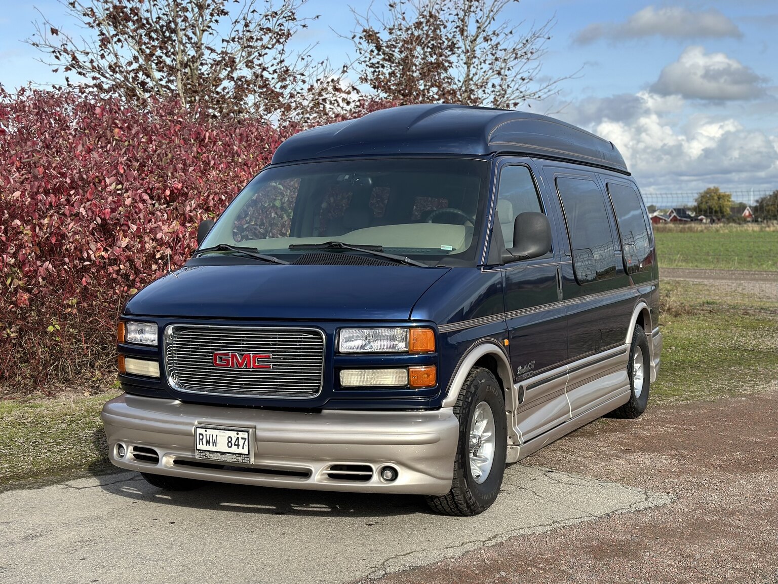 Exteriörbild på 2000 GMC Savana G1500 Conversion Van