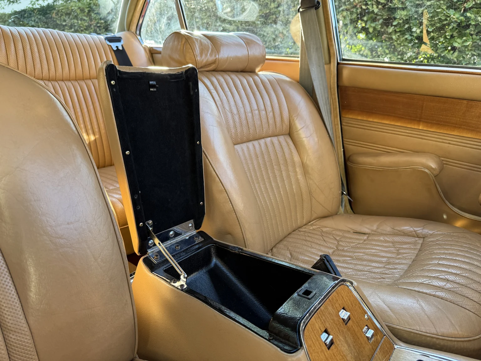 Innenraumfoto von 1970 Jaguar XJ12 Performance (76)